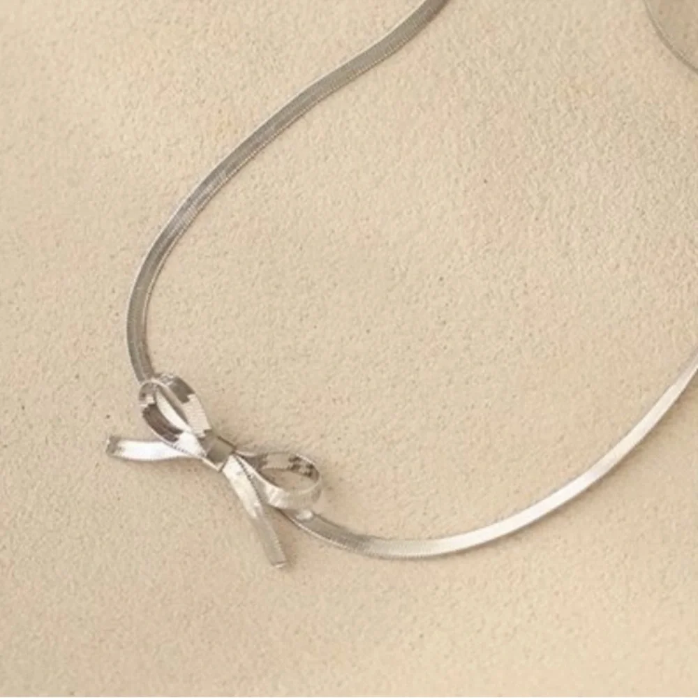 New! Silver Bow Snake Chain Choker Necklace (1076) NWOT - Picture 3 of 3